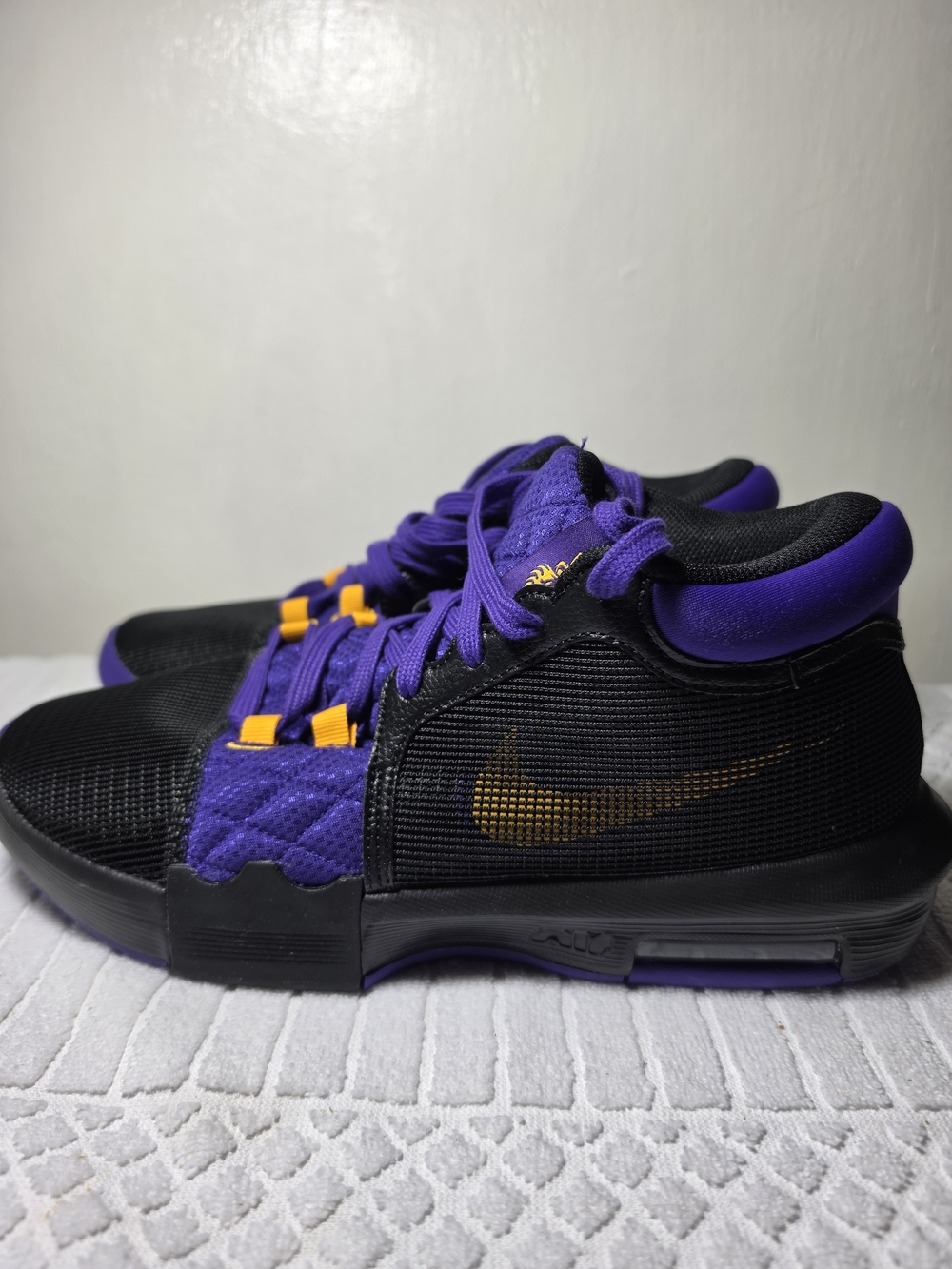 Nike LeBron Witness 8 Basketball Shoe